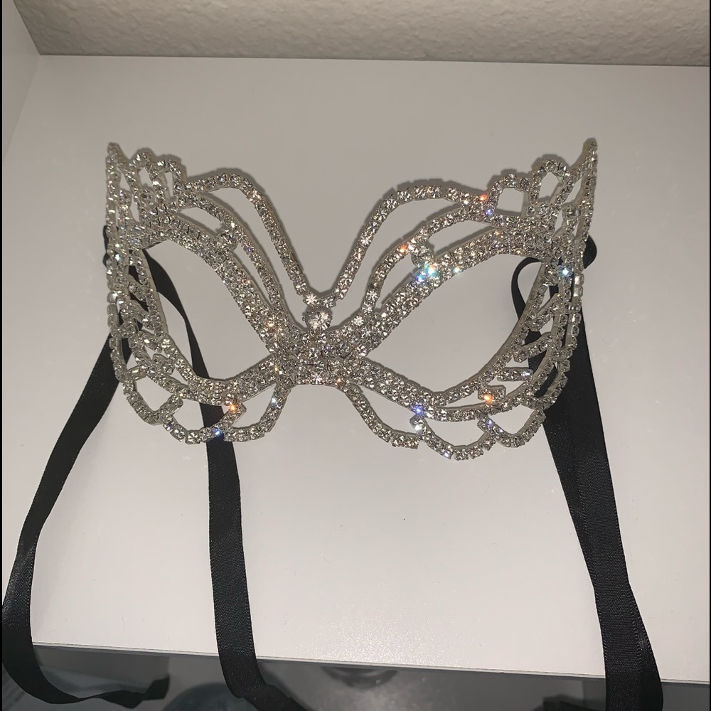 Crystal eye mask